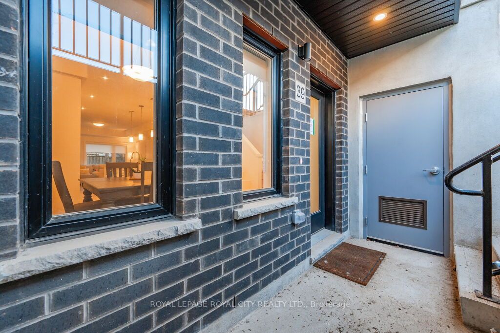 39 Lily Lane, #B
