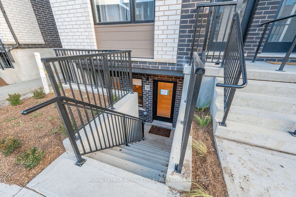 39 Lily Lane, #A