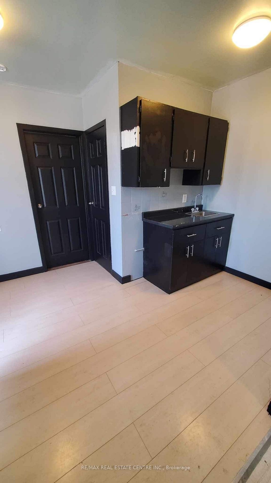 118 Main St W, #9