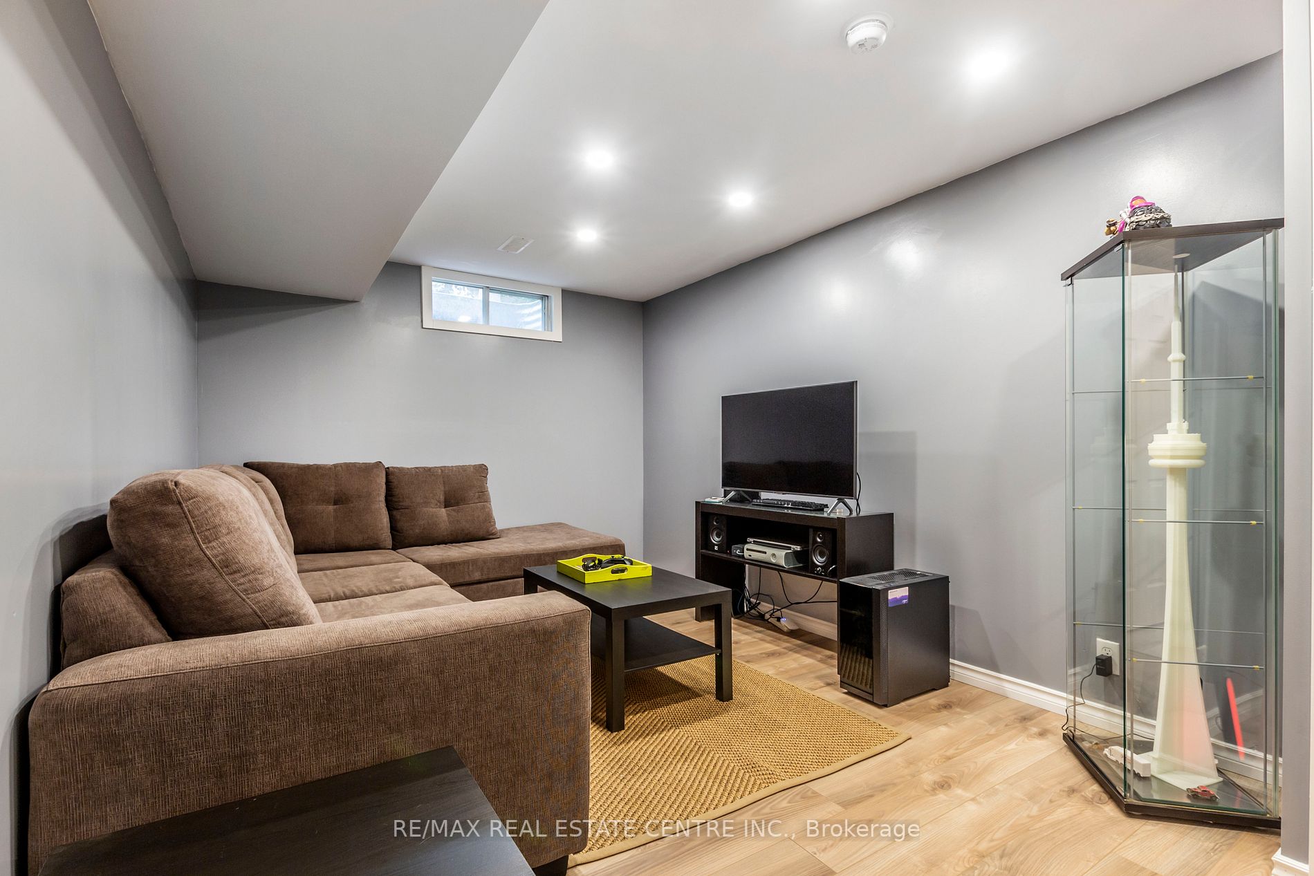 74 Duchess Dr
