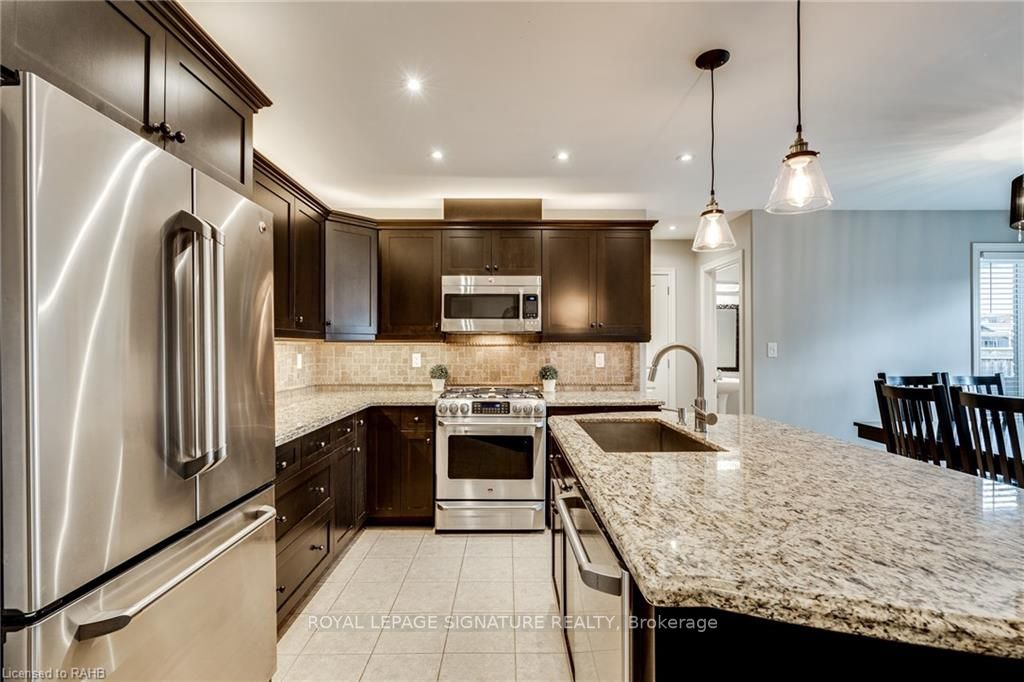 8 Blue Ribbon Way