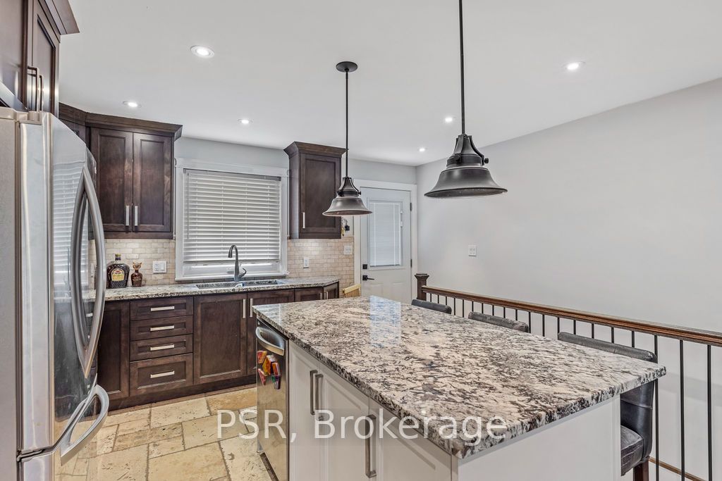 39 Castlefield Dr