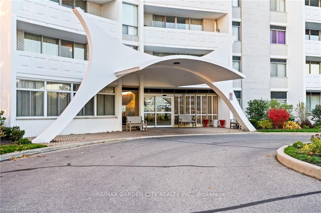 15 Towering Heights Blvd, #1202