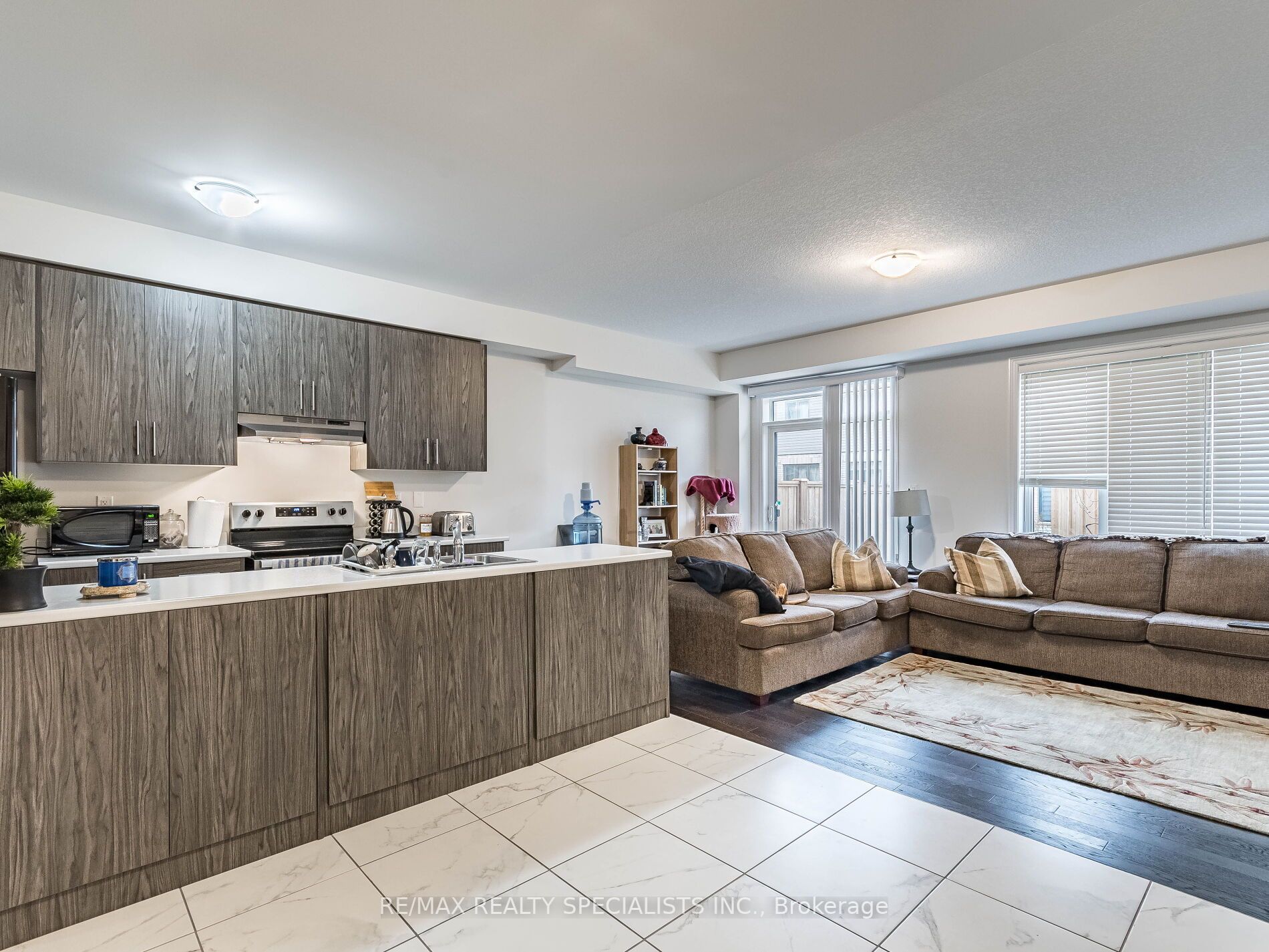 166 Deerpath Dr, #104