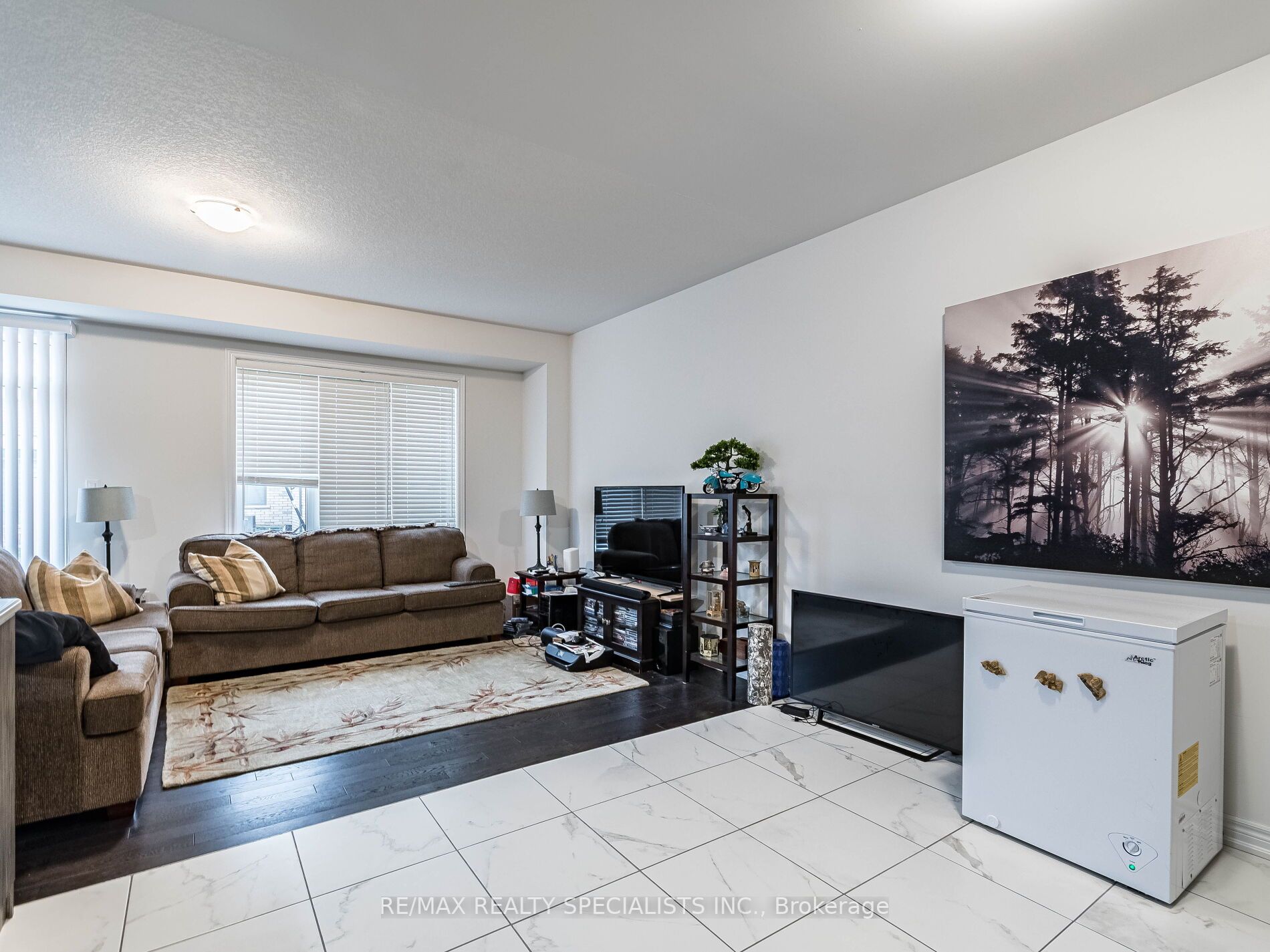 166 Deerpath Dr, #104