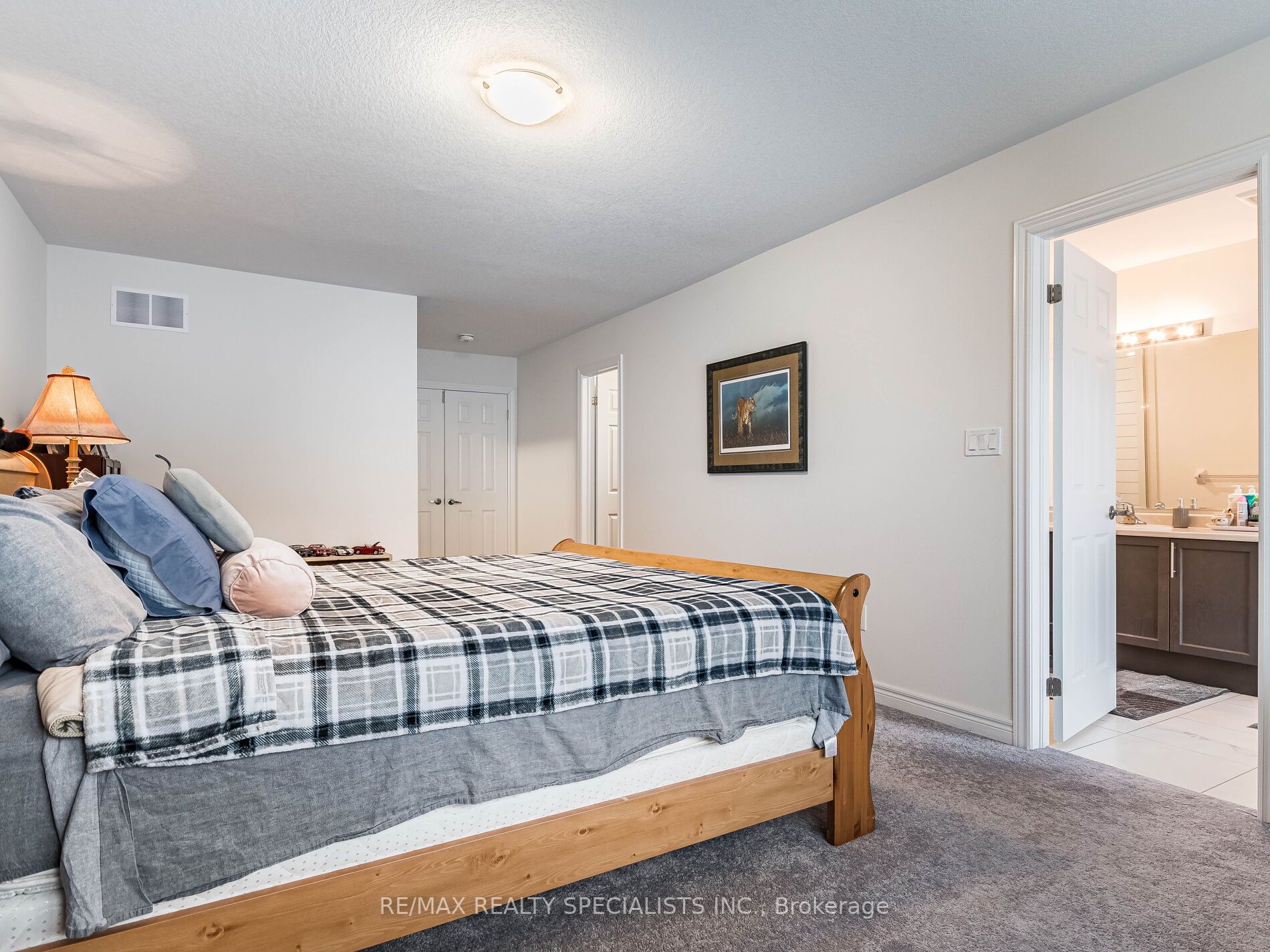 166 Deerpath Dr, #104