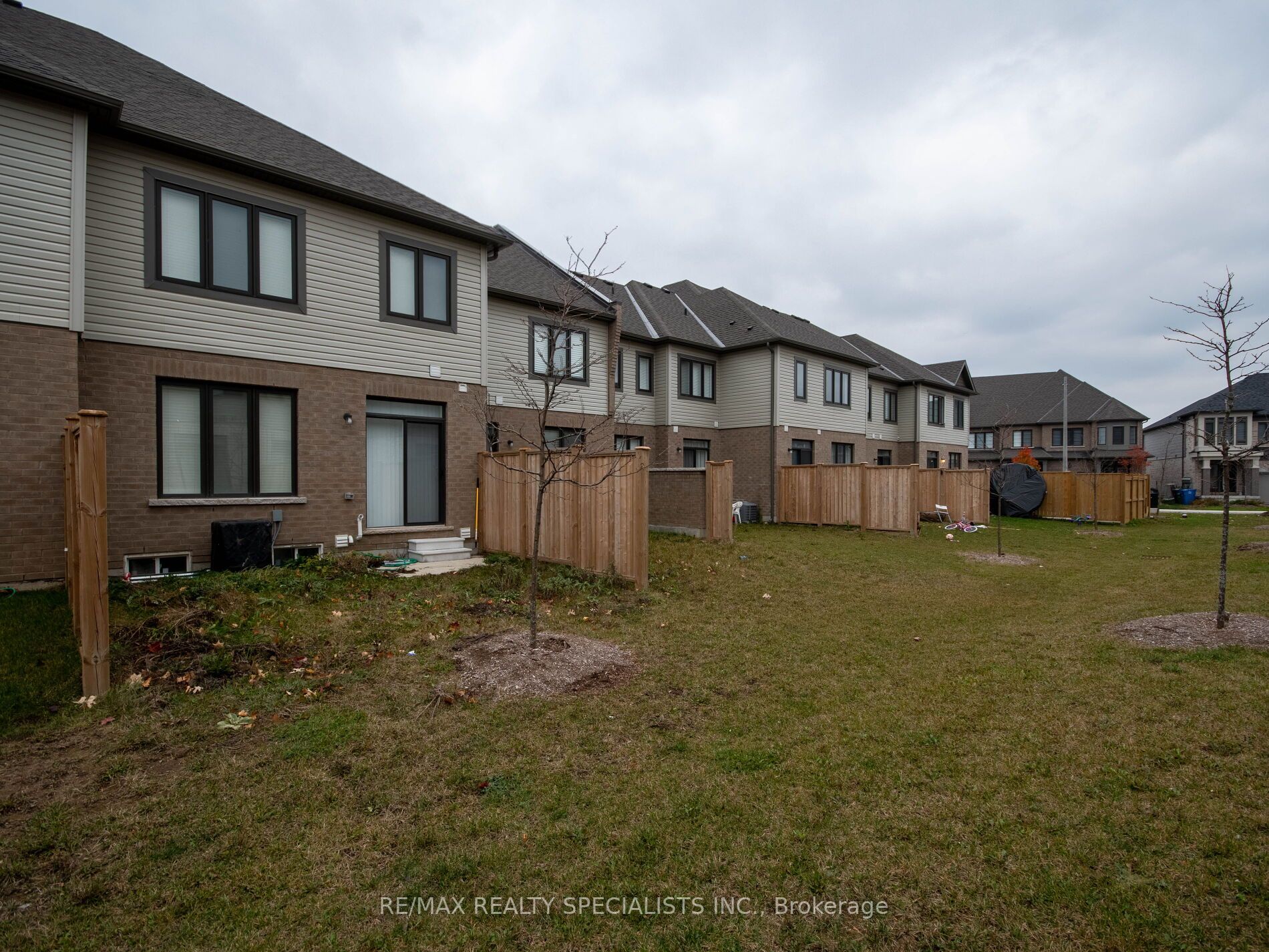 166 Deerpath Dr, #104
