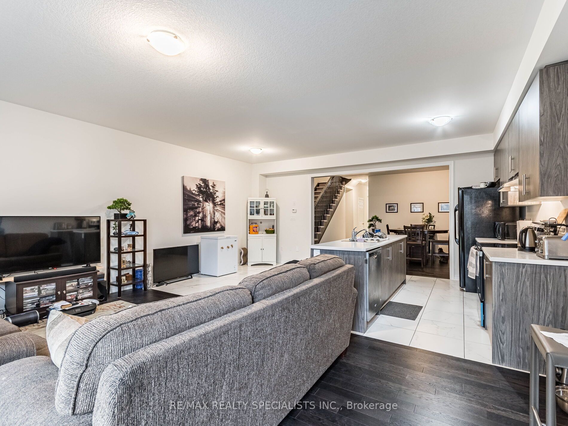 166 Deerpath Dr, #104