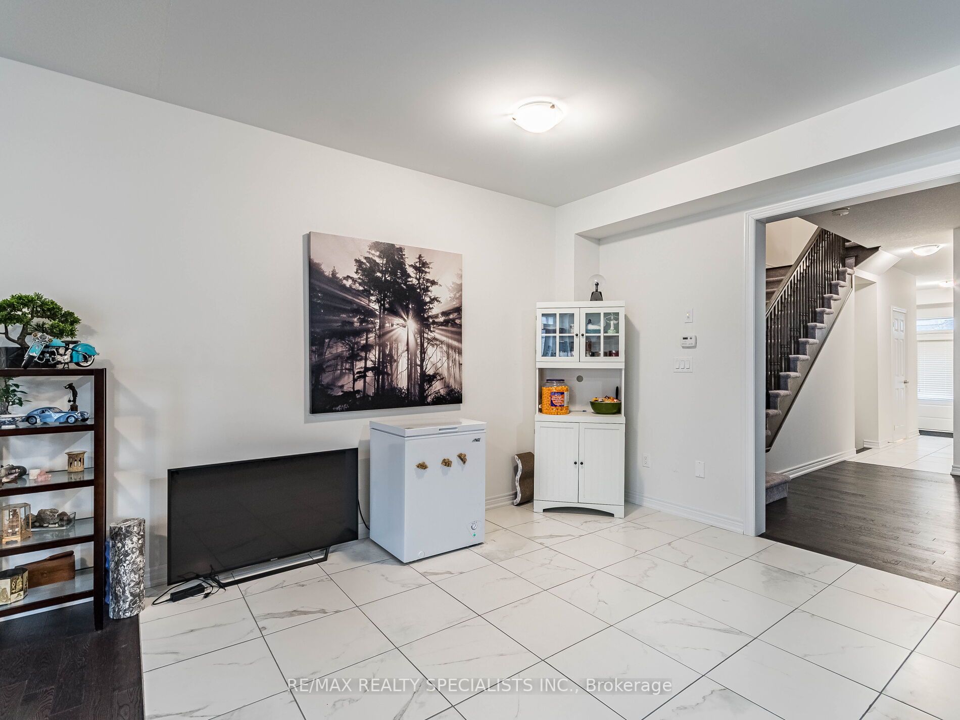 166 Deerpath Dr, #104