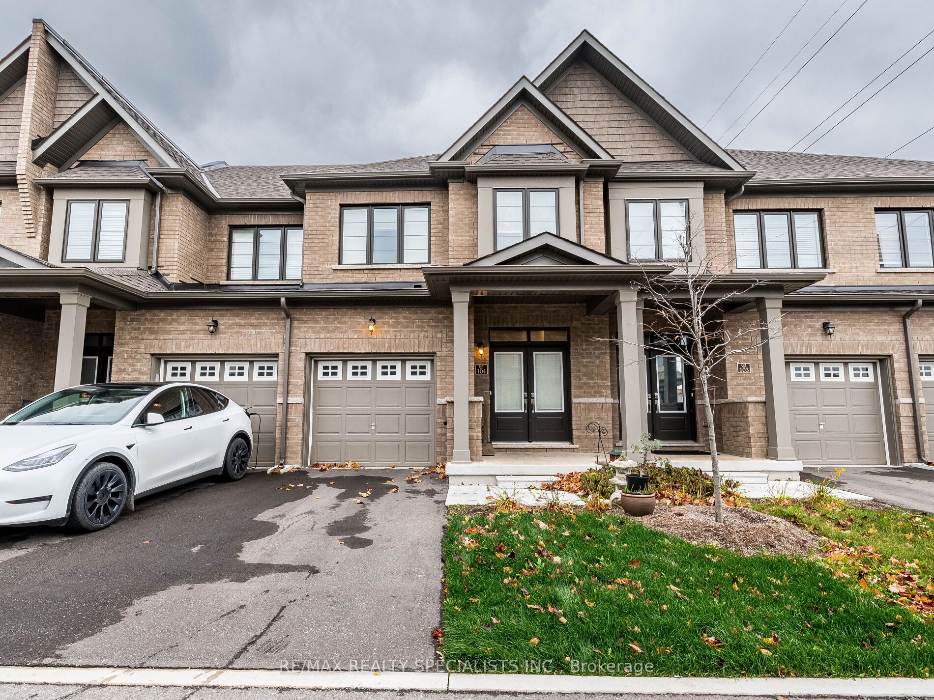 166 Deerpath Dr, #104