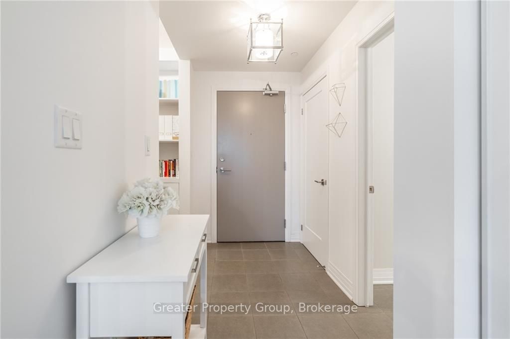 10 Concord Pl, #102