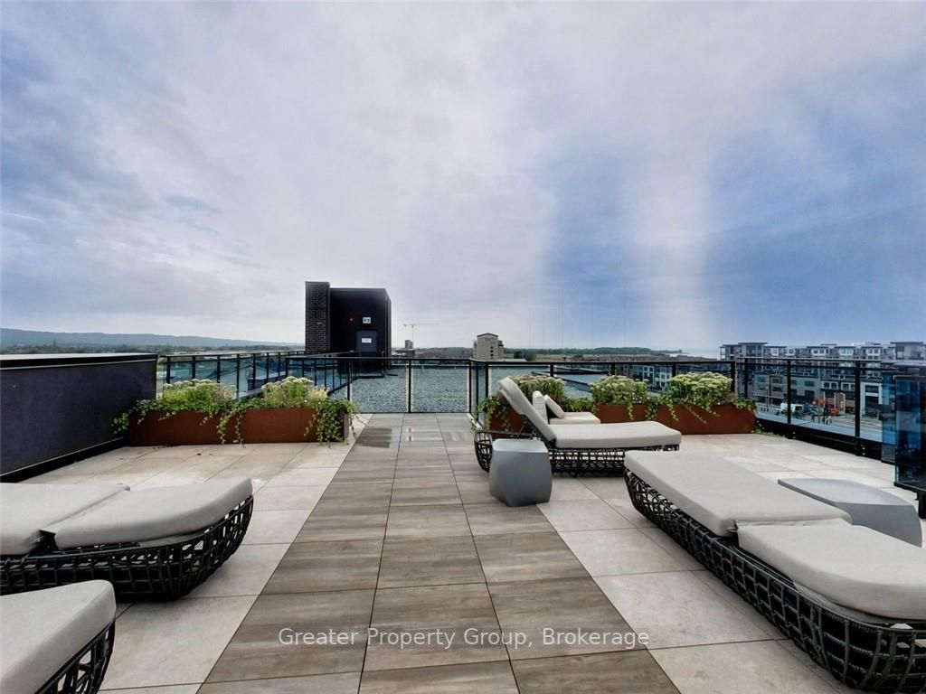 10 Concord Pl, #102