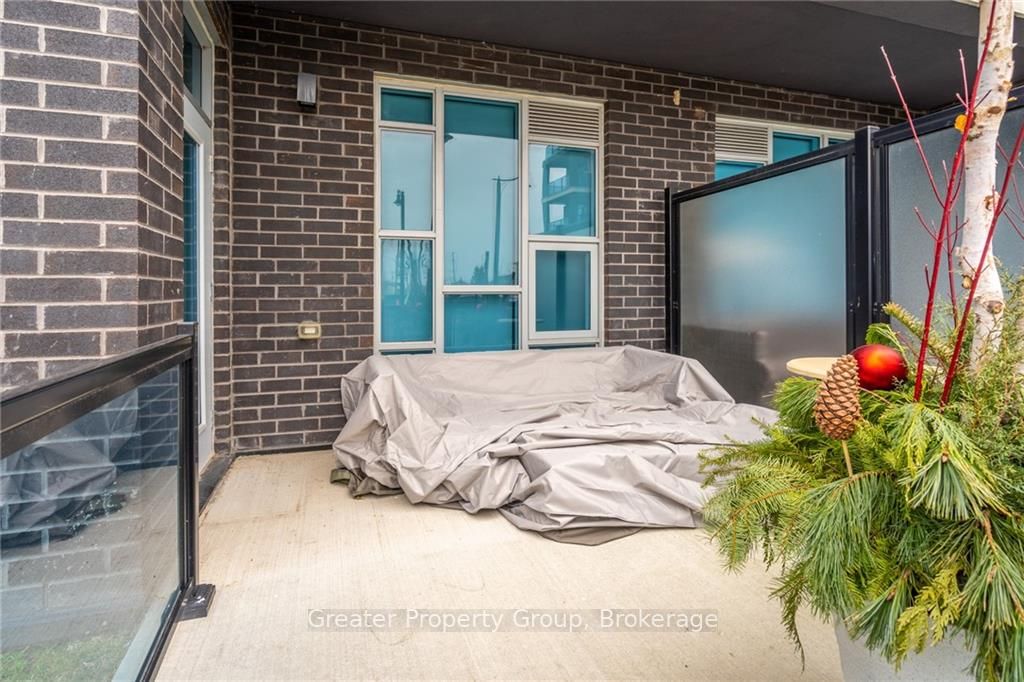 10 Concord Pl, #102