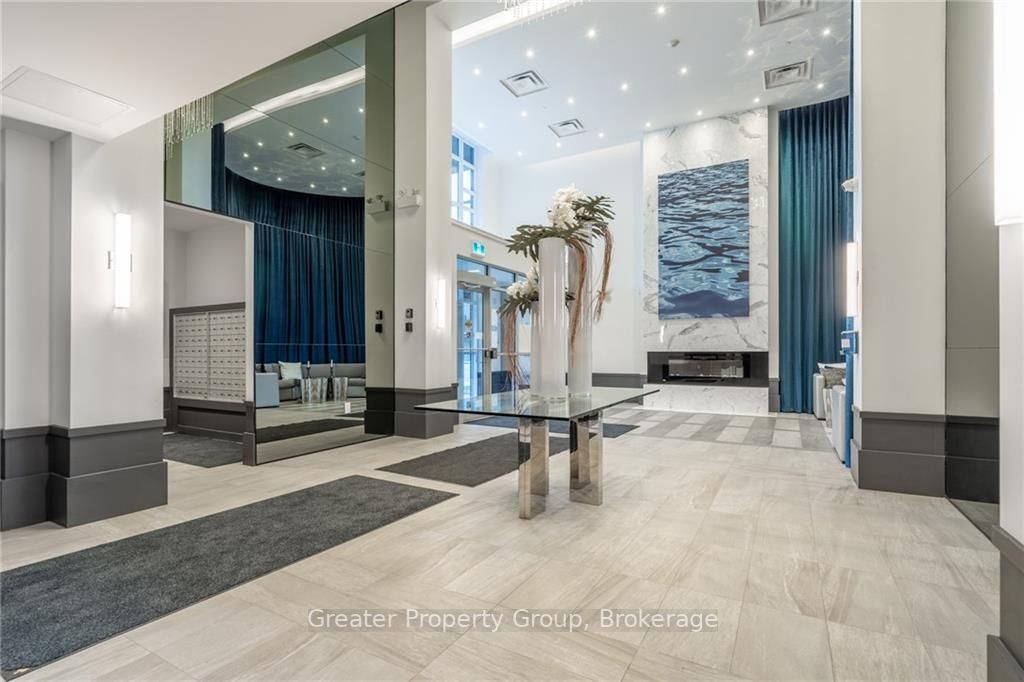 10 Concord Pl, #102