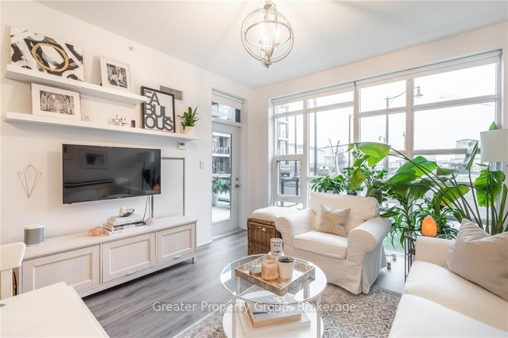 10 Concord Pl, #102