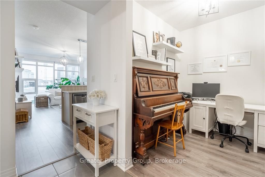 10 Concord Pl, #102