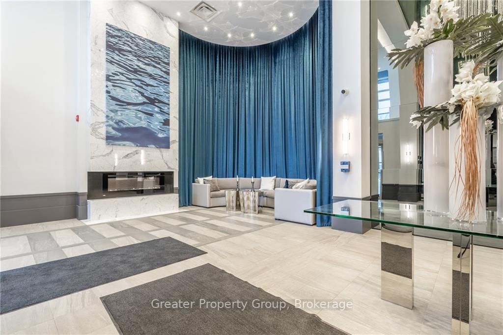 10 Concord Pl, #102