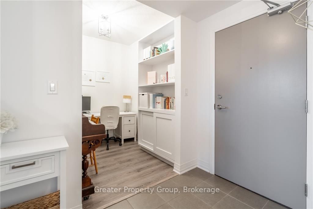 10 Concord Pl, #102