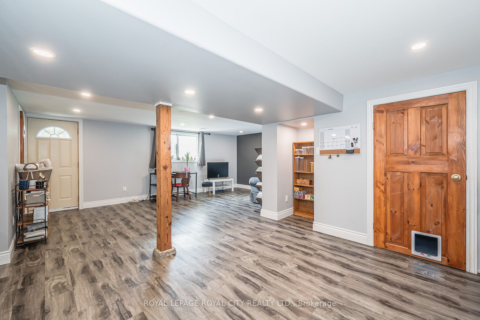 330 Victoria Rd N