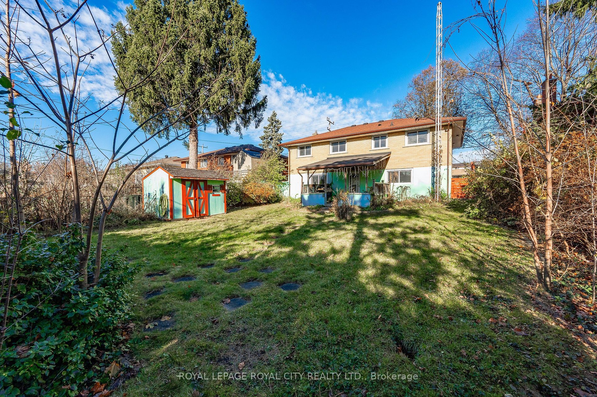 330 Victoria Rd N