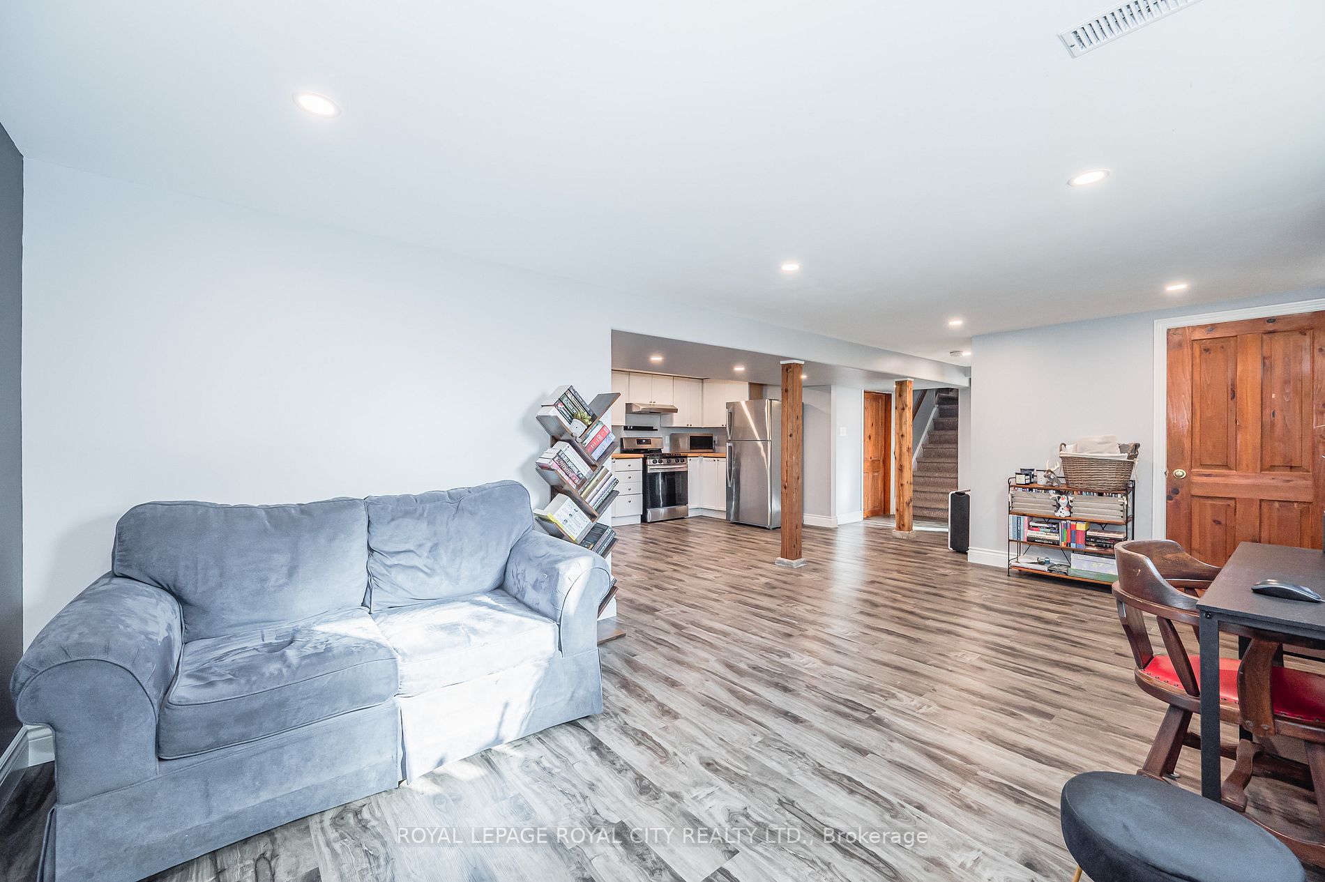 330 Victoria Rd N