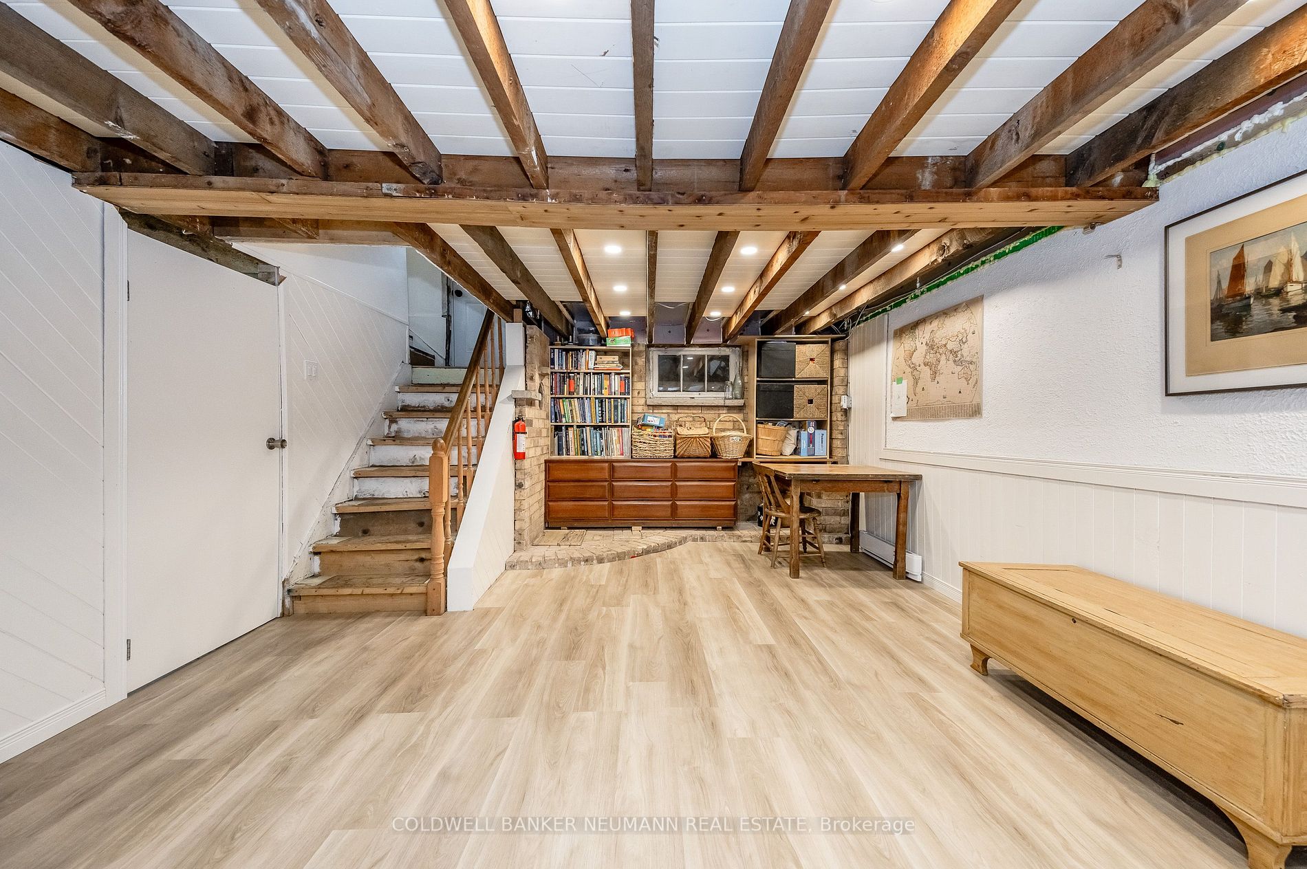 16 Menzie Ave