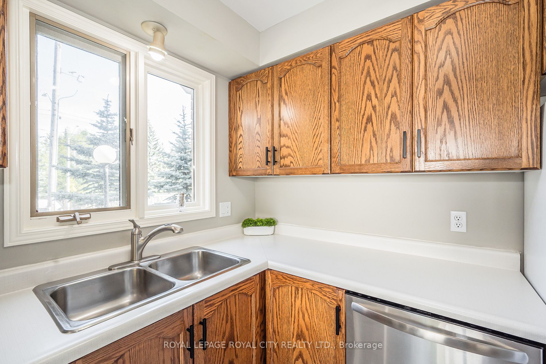 941 Gordon St, #33