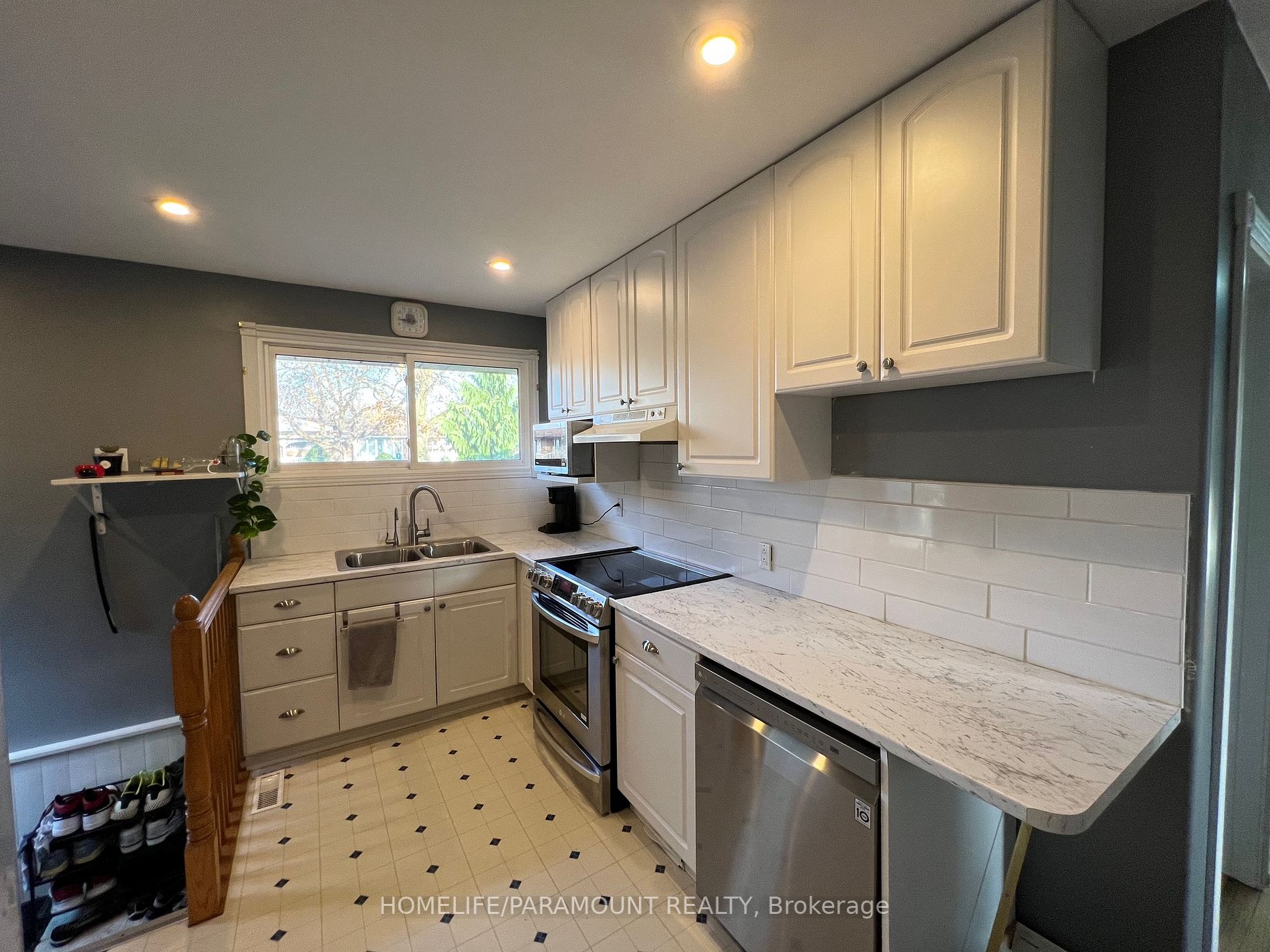 53 Gerard Ave N