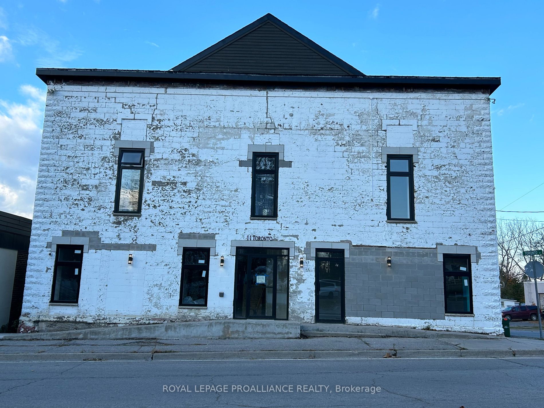 11 Toronto St