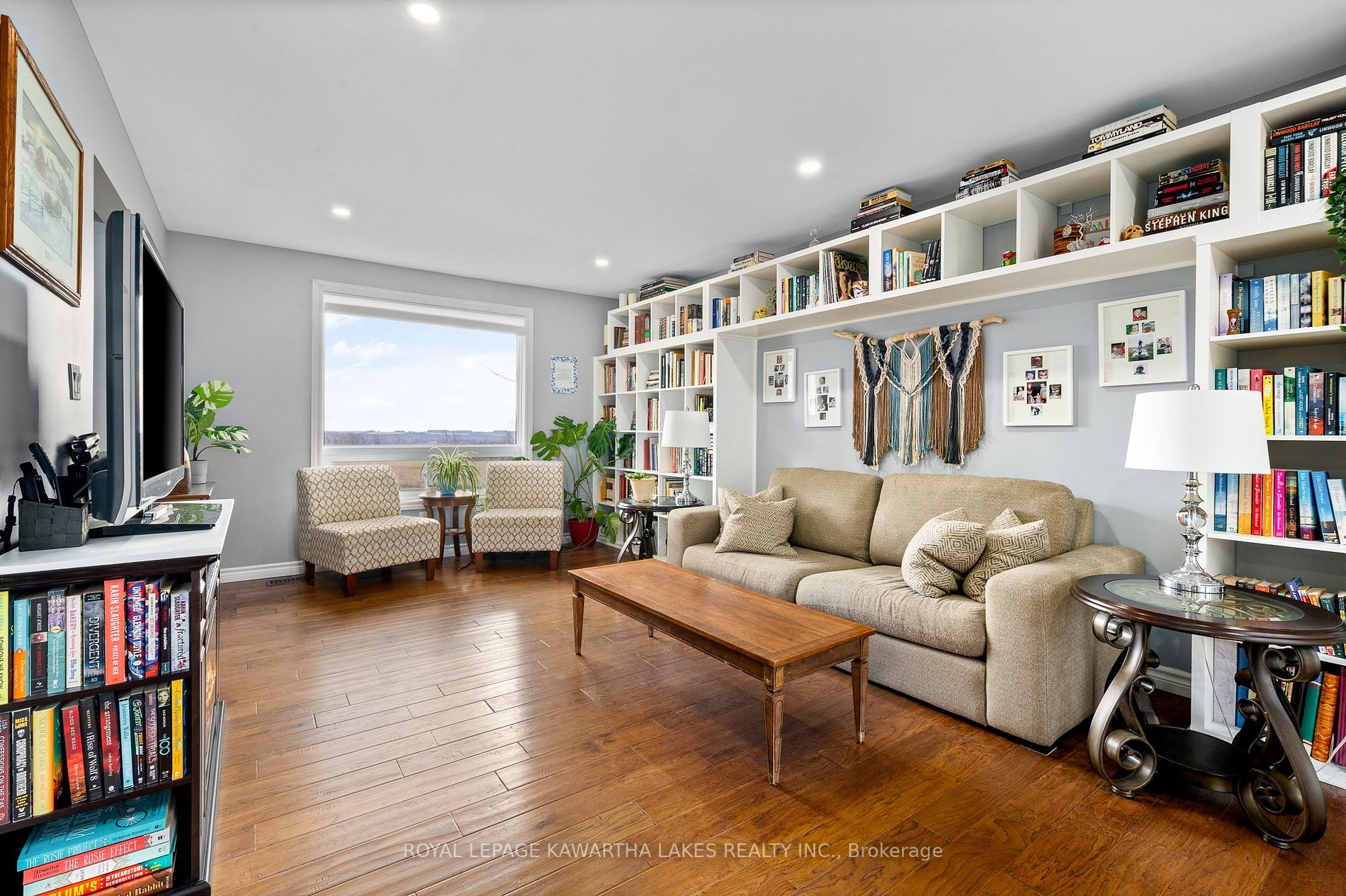 1086 Hayes Line