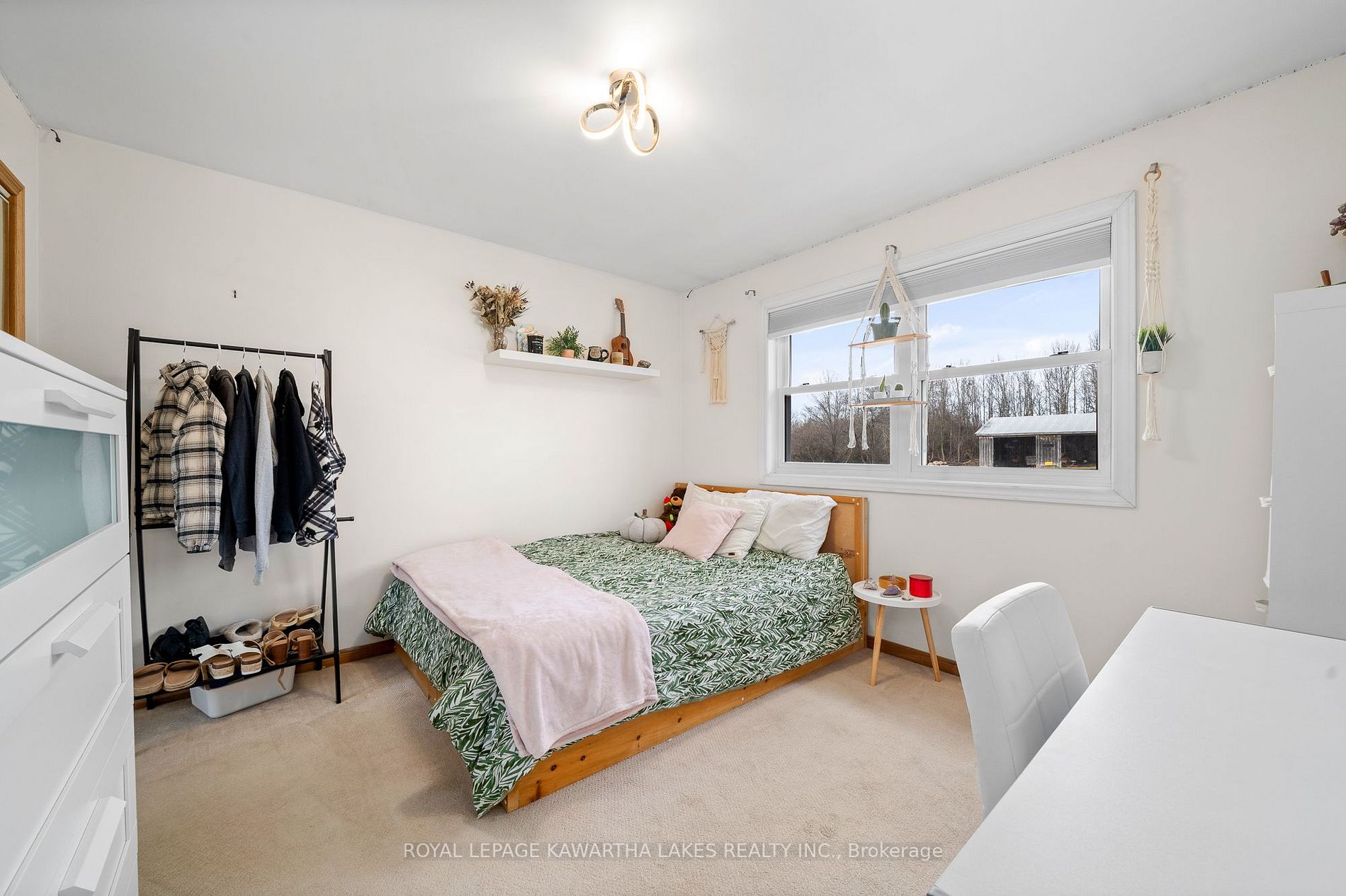 1086 Hayes Line