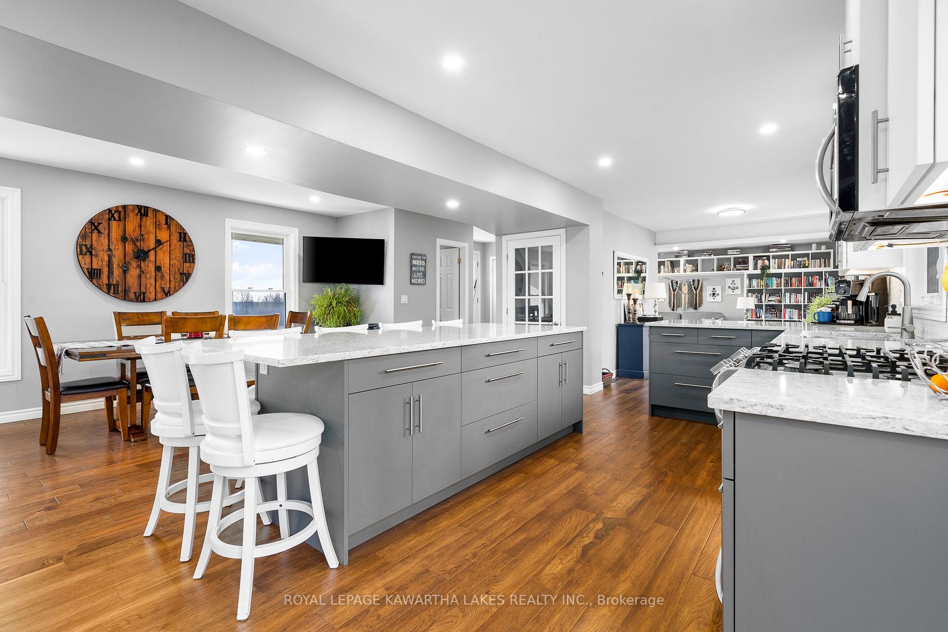 1086 Hayes Line