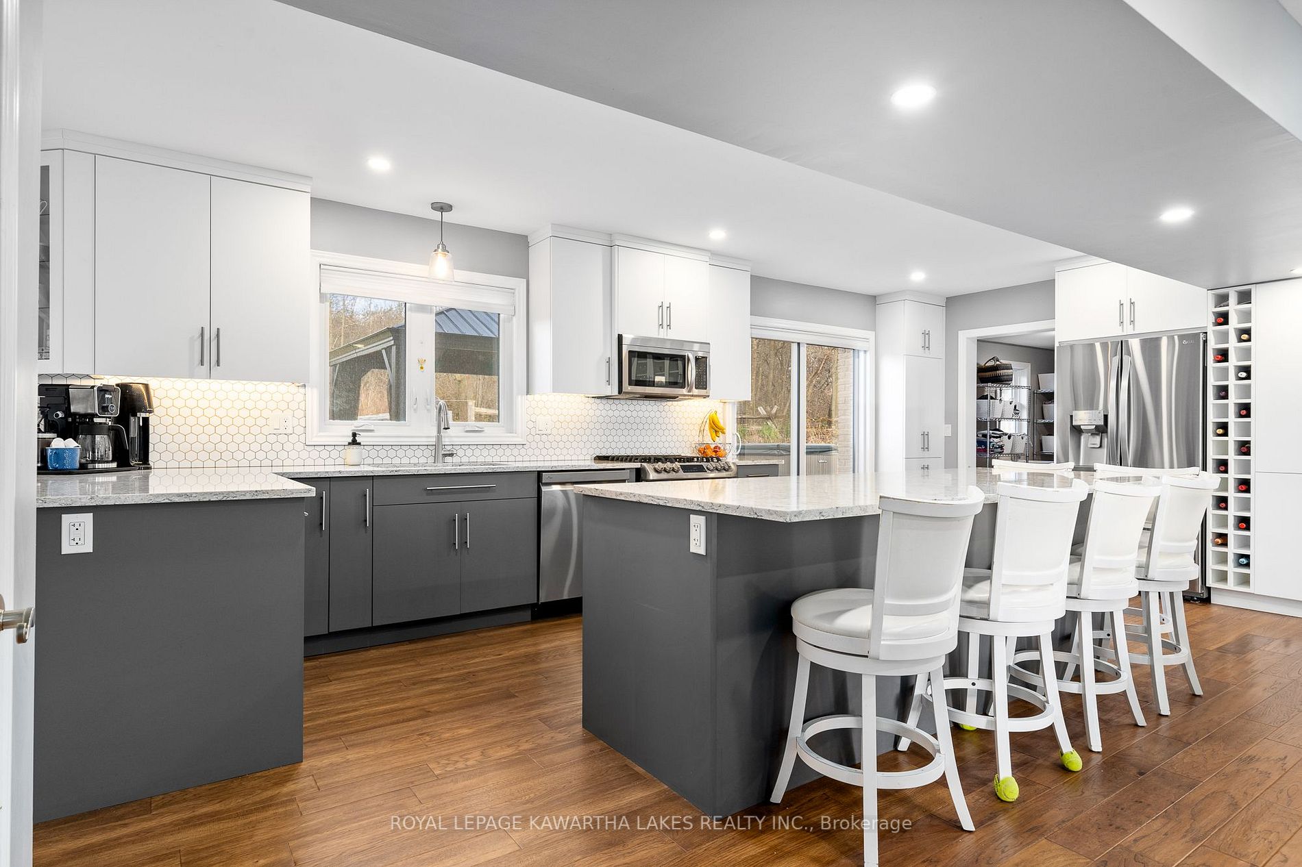 1086 Hayes Line