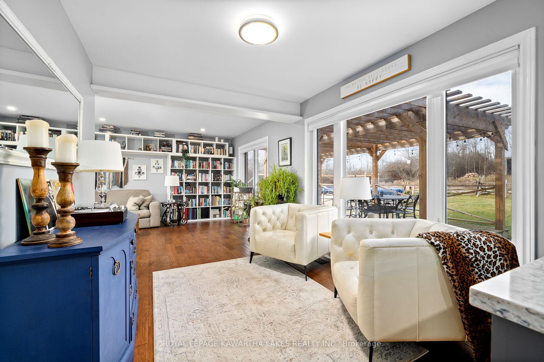 1086 Hayes Line