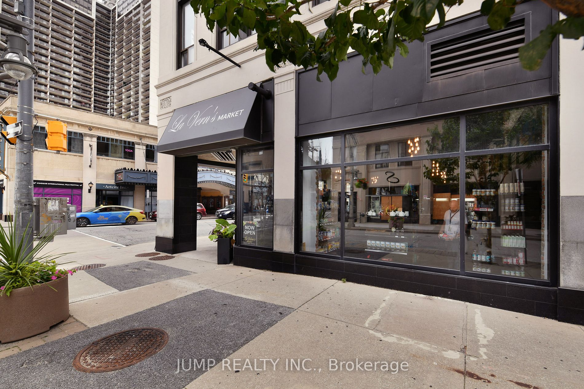 261* Pelissier St W