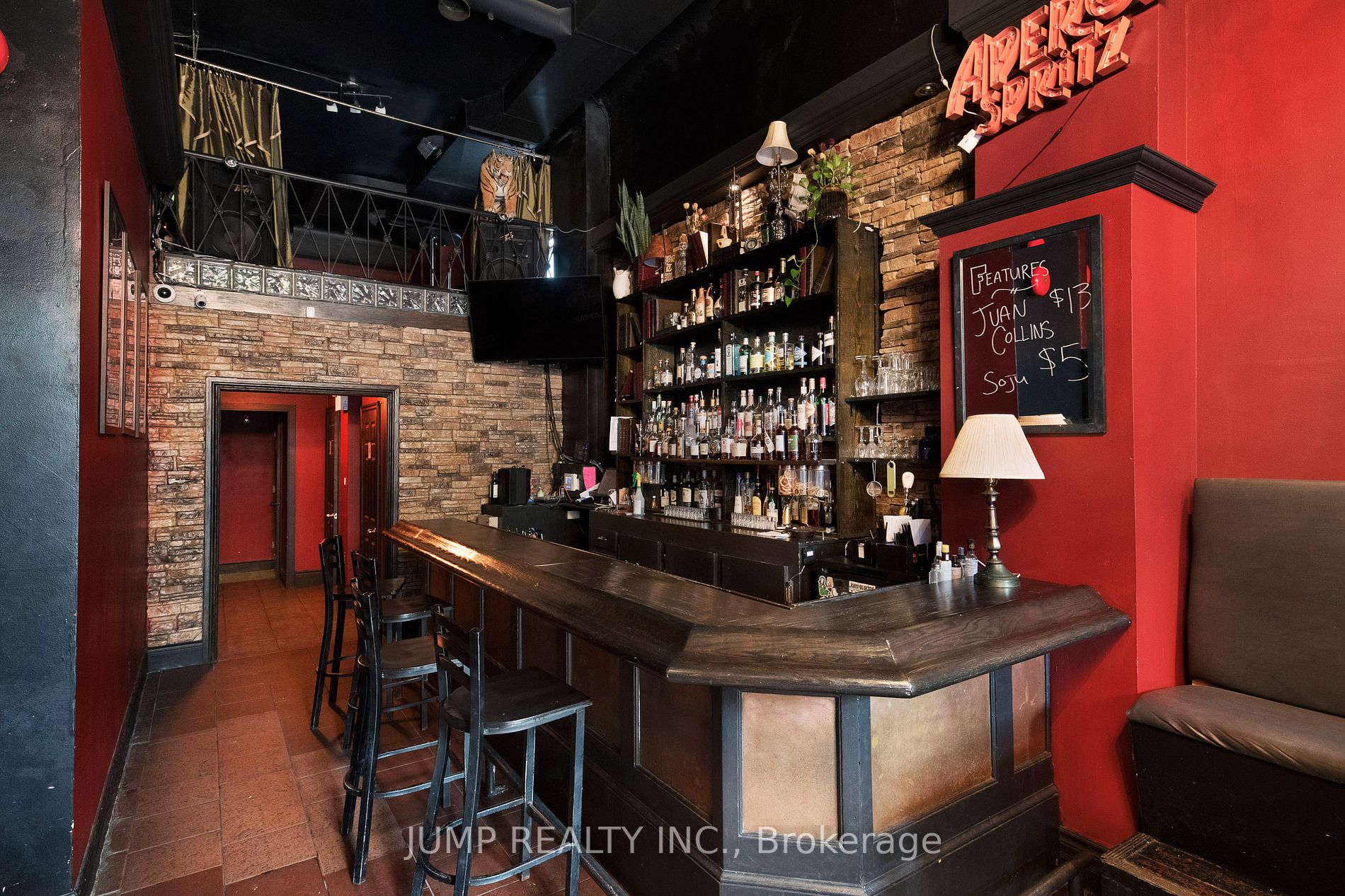 261* Pelissier St W