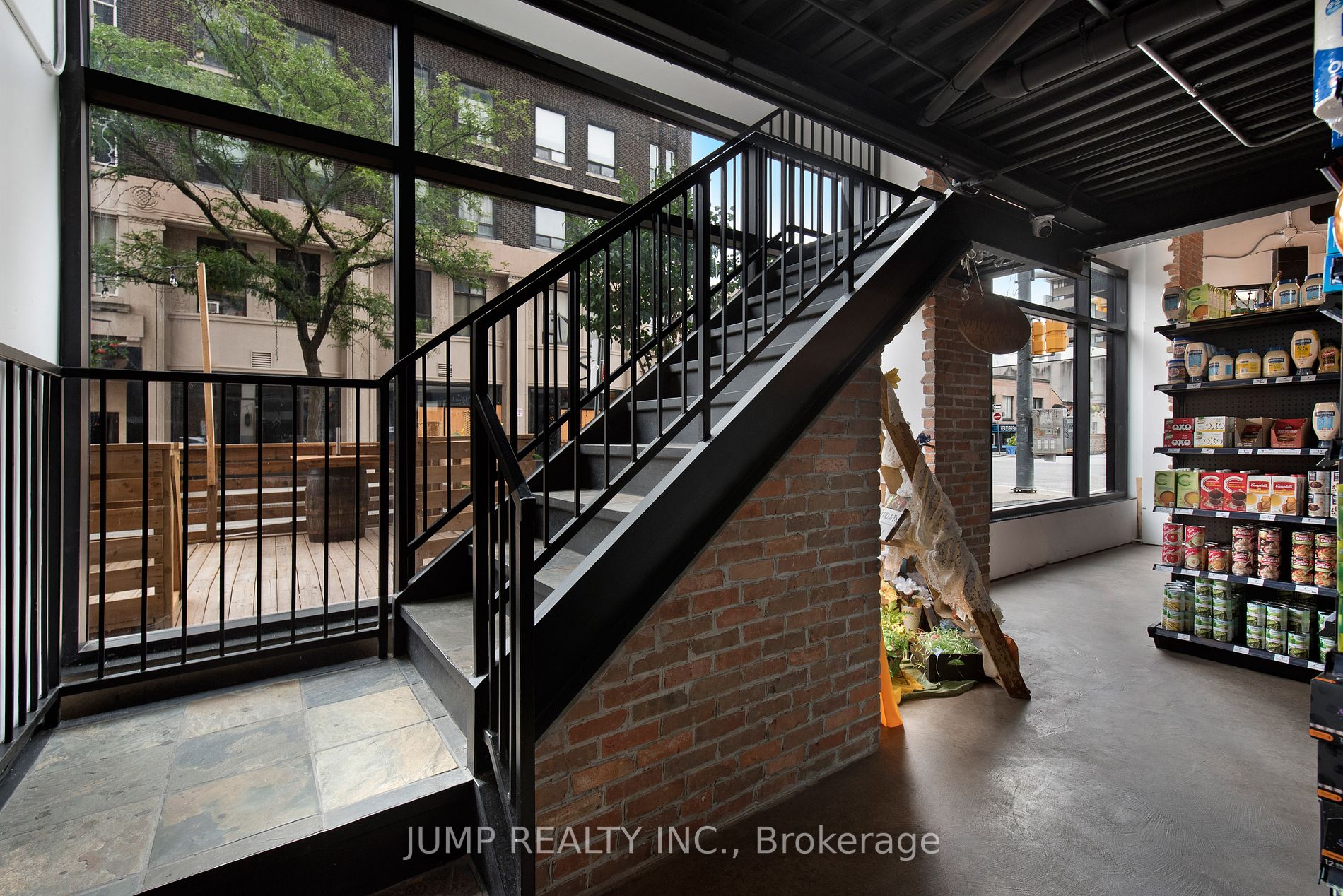 261* Pelissier St W