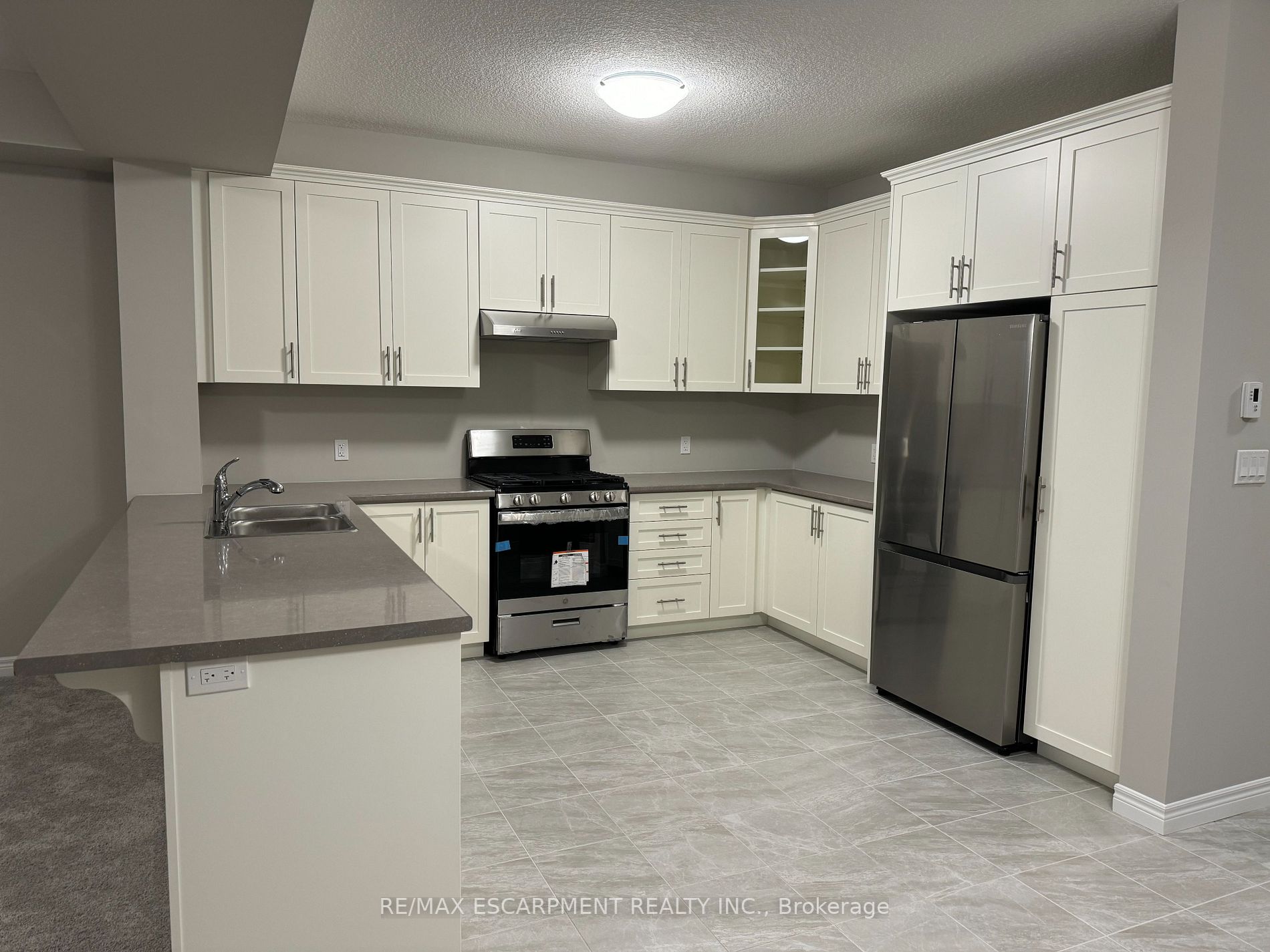 34 Zoe Lane S