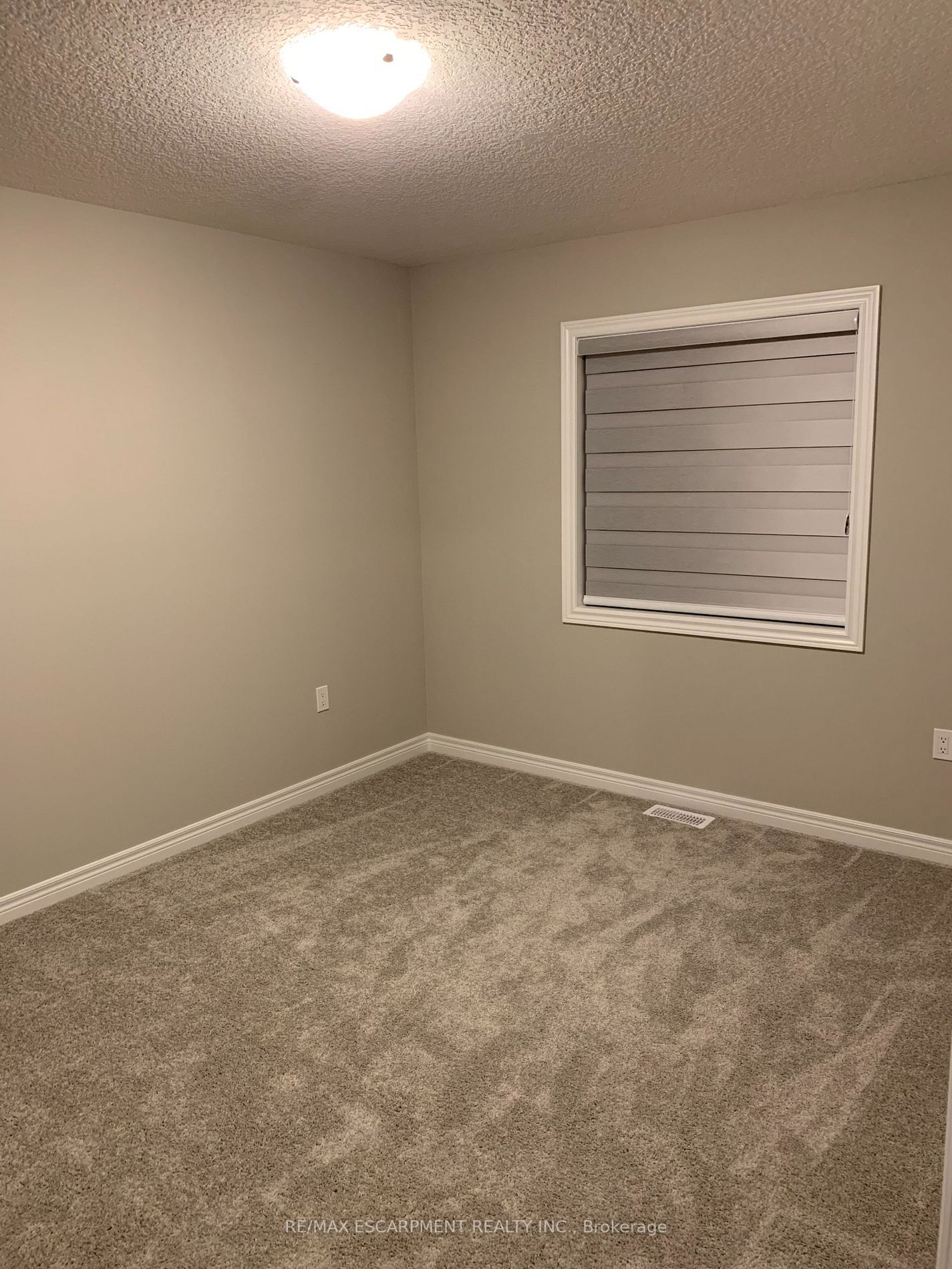 34 Zoe Lane S