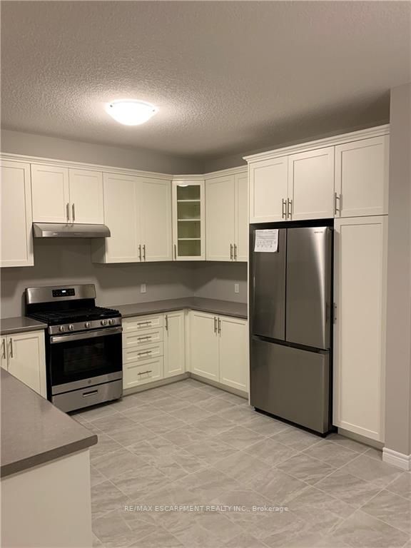 34 Zoe Lane S