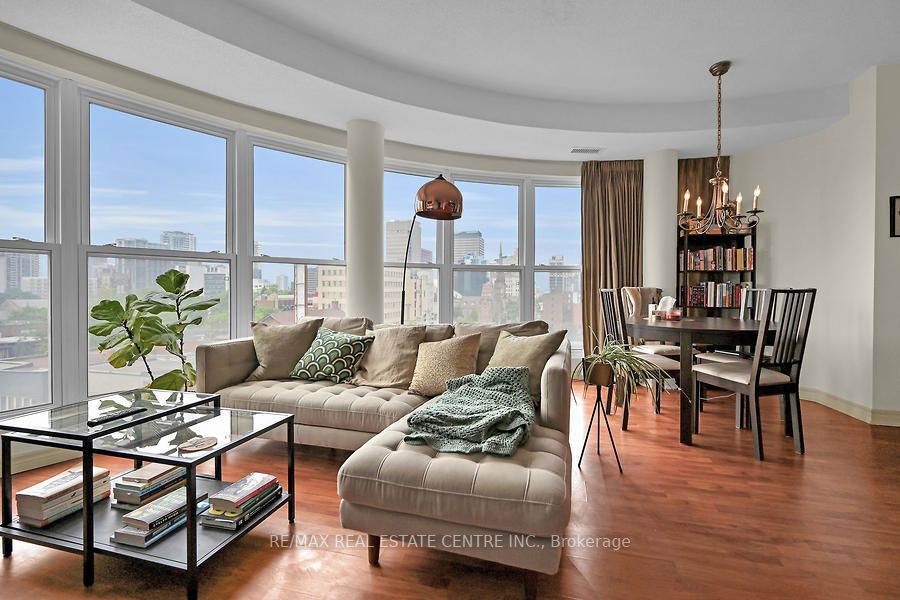 135 James St S, #714