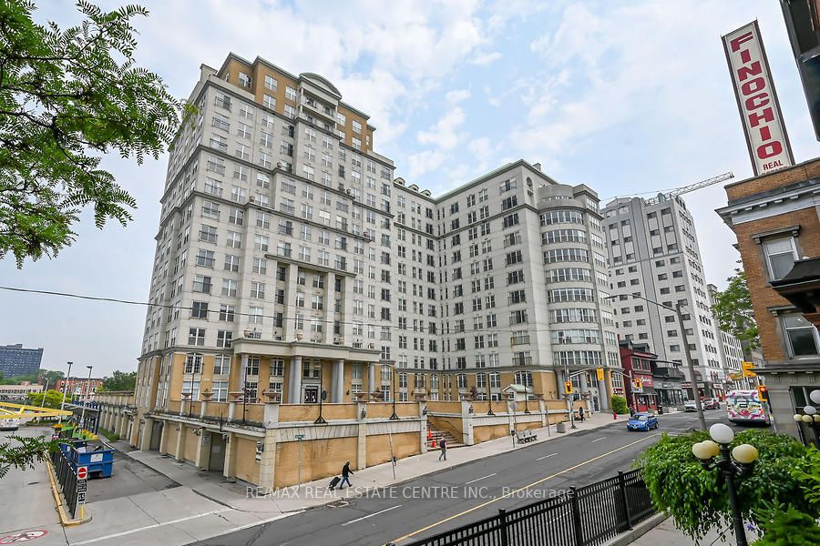 135 James St S, #714