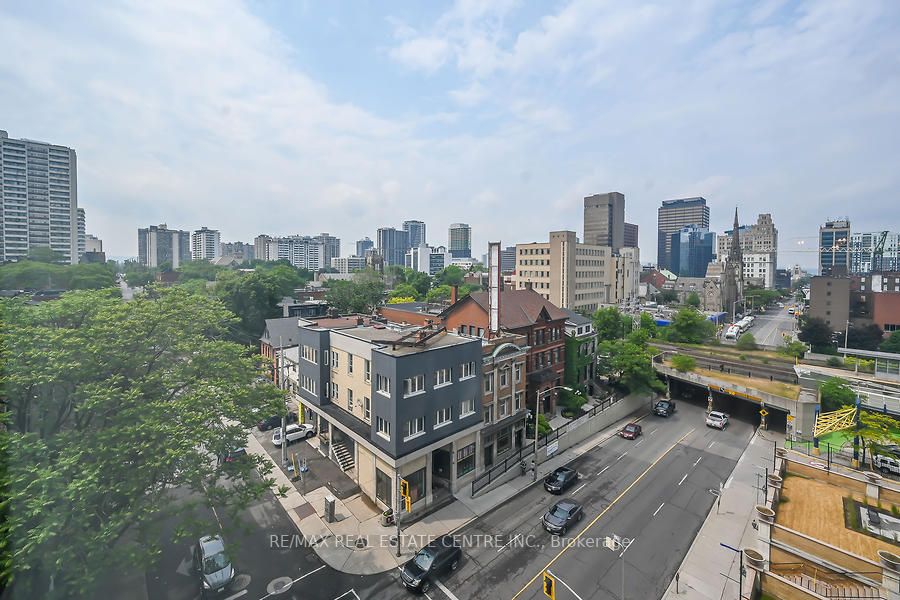 135 James St S, #714