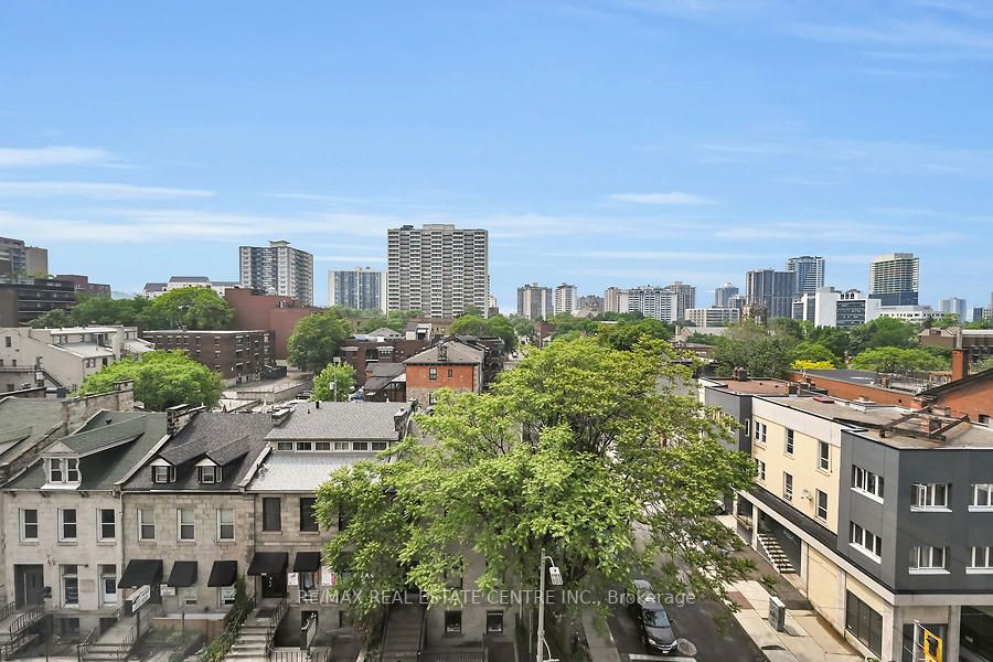 135 James St S, #714