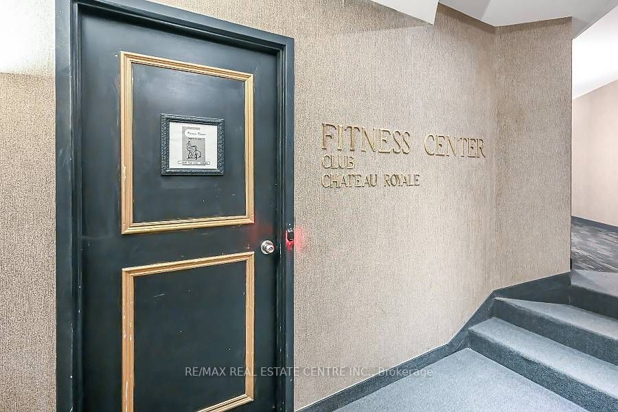 135 James St S, #714