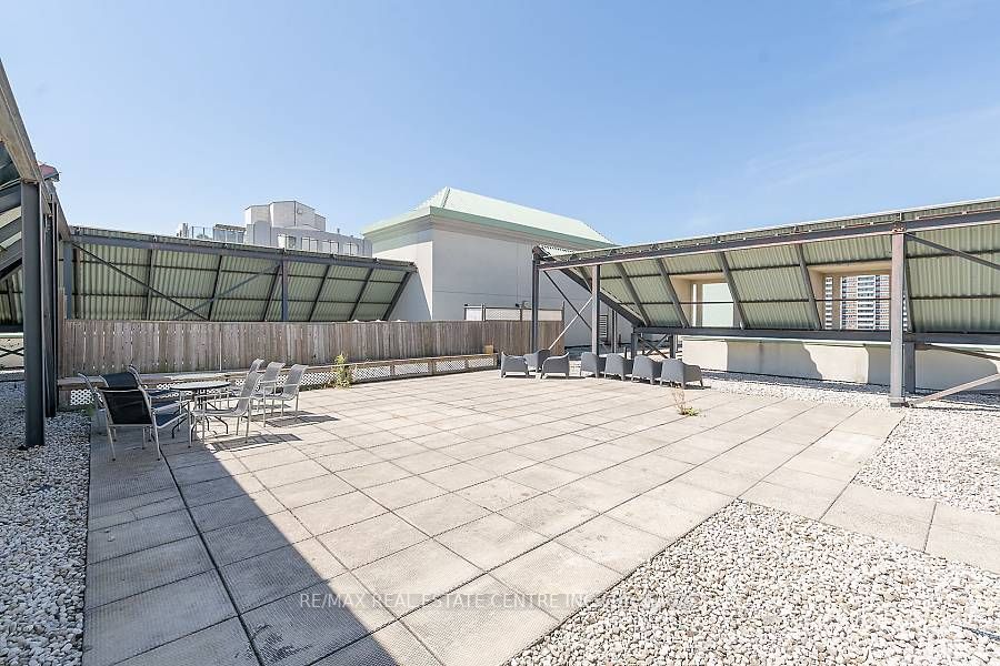 135 James St S, #714