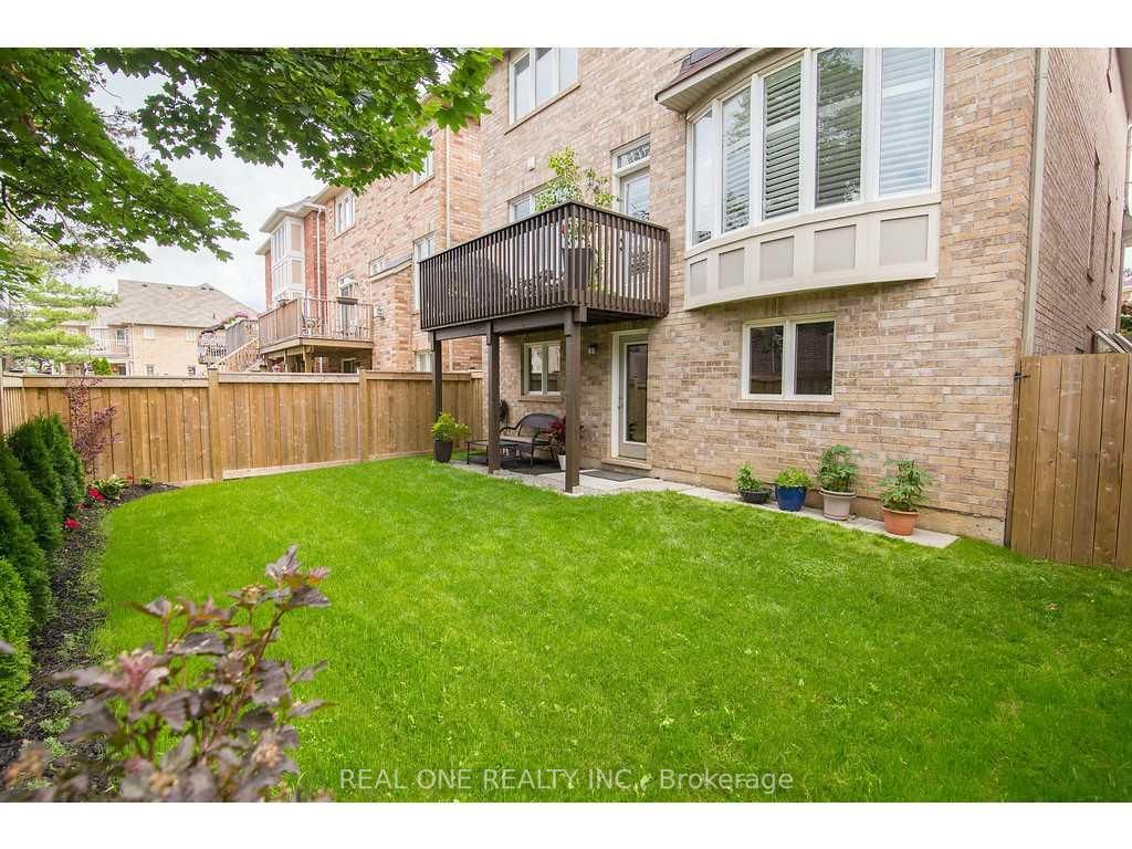 109 Peer Crt, #Lower