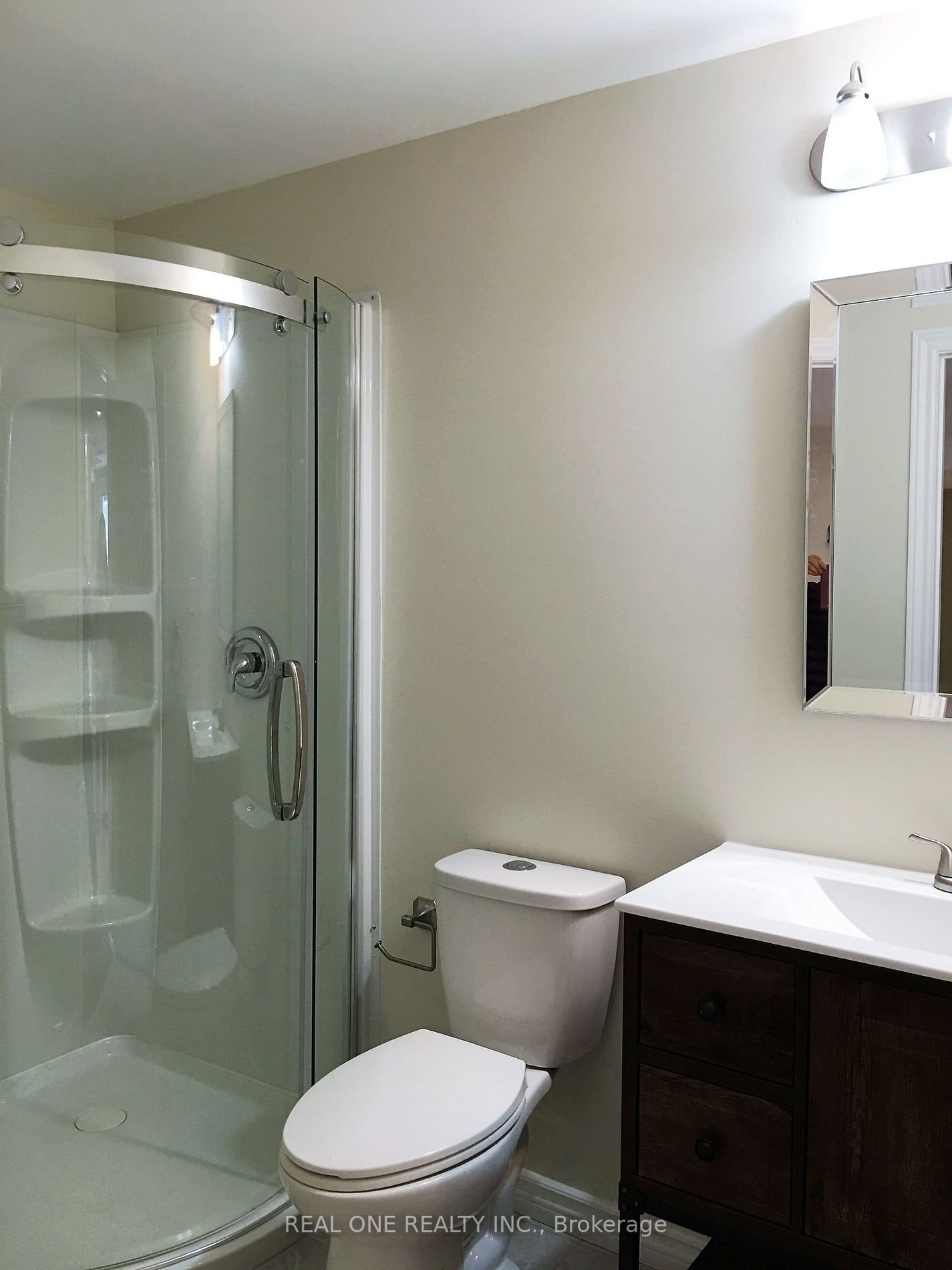 109 Peer Crt, #Lower