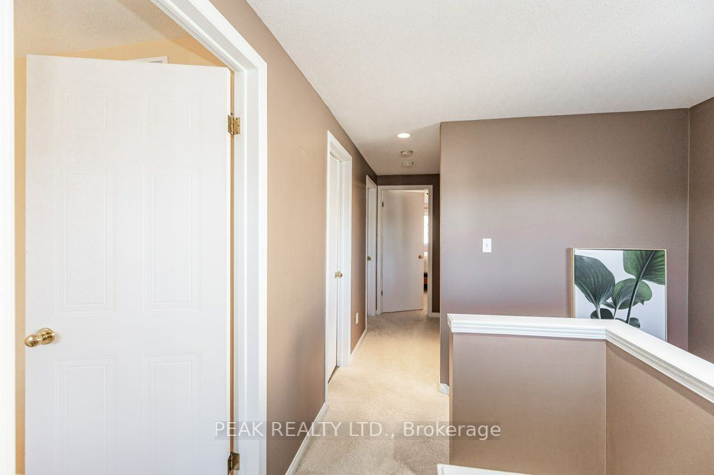 92 Foxglove Cres