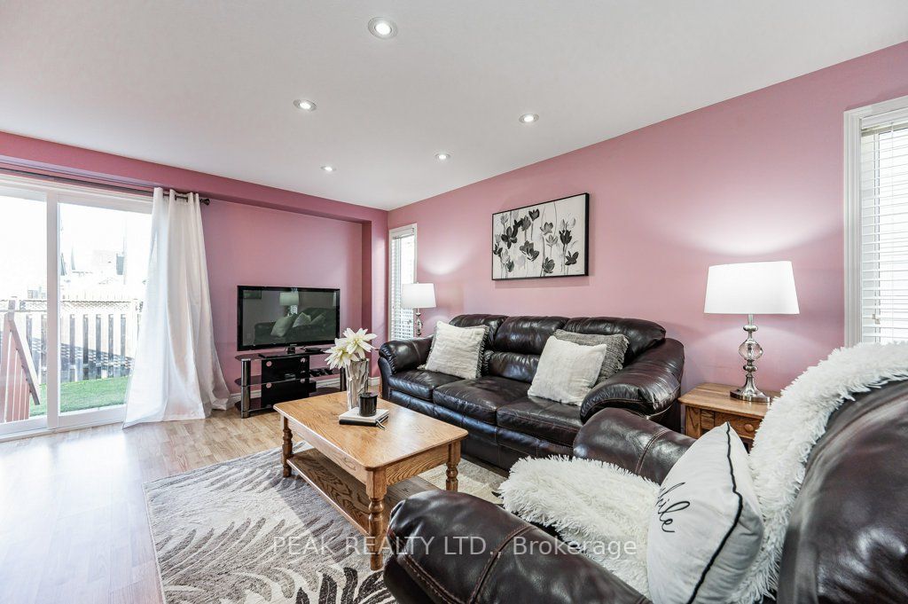 92 Foxglove Cres